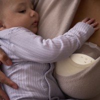 Преносима Електрическа помпа за кърма Philips Avent Natural Care Hands-free SCF494/11 Philips AVENT Преносима електрическа помпа Natural Care Hands-free SCF494/11