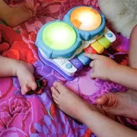 Музикална играчка 2 в 1 Пиано и Барабани PLAYGRO 2 in 1 Light Up Music Maker PLAYGRO Активна музикална играчка 2в1 Пиано и Барабани