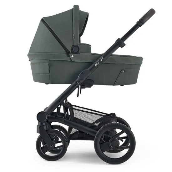 ПАКЕТ Mutsy NIO Pine Green Шаси със седалка + Кош за новородено