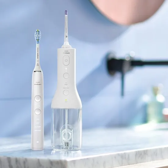 Philips Sonicare Орален душ Power Flosser 3000 Interdental и Електрическа четка за зъби Diamond Clean, серия 9000, бяла HX3886/41