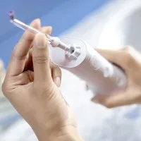 Philips Sonicare Орален душ Power Flosser 3000 Interdental и Електрическа четка за зъби Diamond Clean, серия 9000, бяла HX3886/41