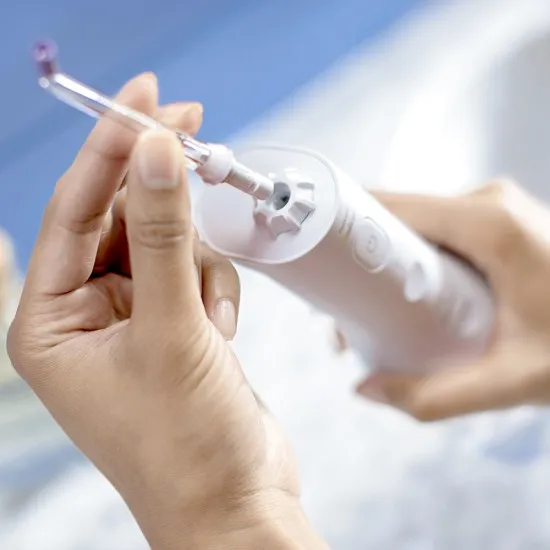 Philips Sonicare Орален душ Power Flosser 3000 Interdental и Електрическа четка за зъби Diamond Clean, серия 9000, бяла HX3886/41