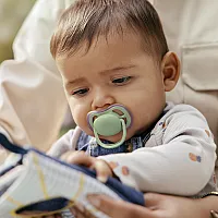Philips AVENT SCF087/12 Ортодонтични залъгалки Ultra Air 6-18м едноцветни момиче Philips AVENT залъгалки Ultra Air SCF087/12, 6-18м розово момиче