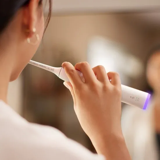 Philips Sonicare series 6500 Електрически звукови четки за зъби HX7419/01 бяла и черна с калъф Philips Sonicare комплект четки за зъби HX7419/01 серия 6500, бяла и черна с калъфи