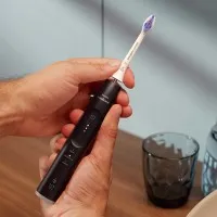 Philips Sonicare series 6500 Електрически звукови четки за зъби HX7419/01 бяла и черна с калъф Philips Sonicare комплект четки за зъби HX7419/01 серия 6500, бяла и черна с калъфи