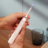 Philips Sonicare series 7100 Електрическа звукова четка за зъби HX7420/02 бяла, зареждащ калъф за път Philips Sonicare Звукова четка за зъби HX7420/02 серия 7100, бяла с калъф