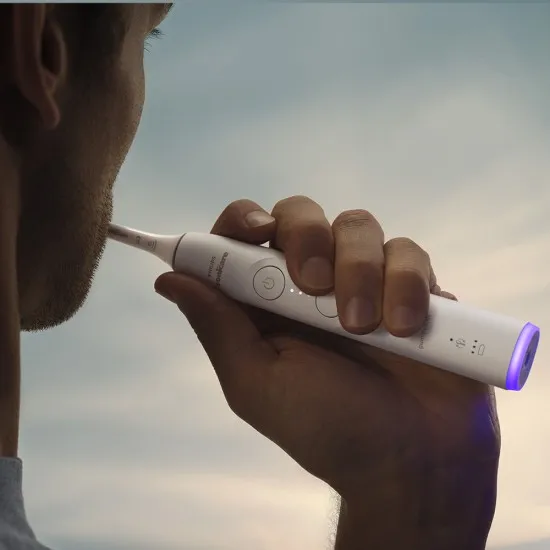 Philips Sonicare series 7100 Електрическа звукова четка за зъби HX7420/02 бяла, зареждащ калъф за път Philips Sonicare Звукова четка за зъби HX7420/02 серия 7100, бяла с калъф