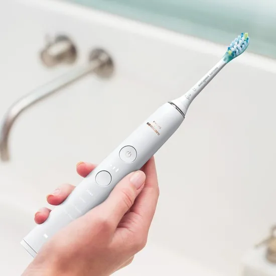 Philips Sonicare Орален душ Power Flosser 3000 Interdental и Звукочестотна четка за зъби Diamond Clean, серия 9000, бяла HX3866/41